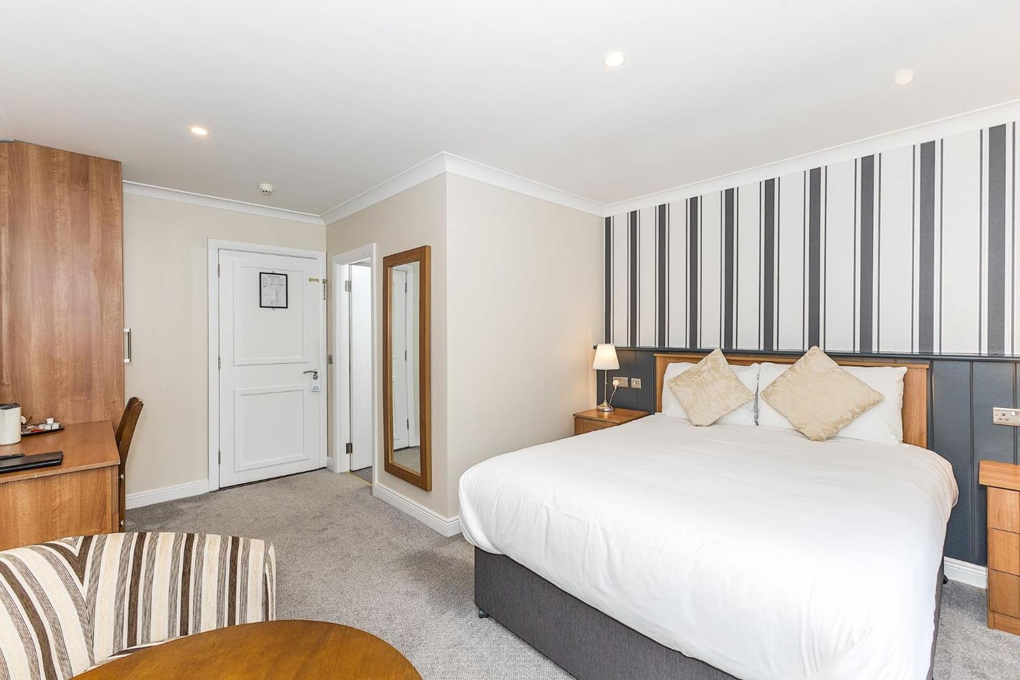 Hillview House Hotel Lusk Екстериор снимка