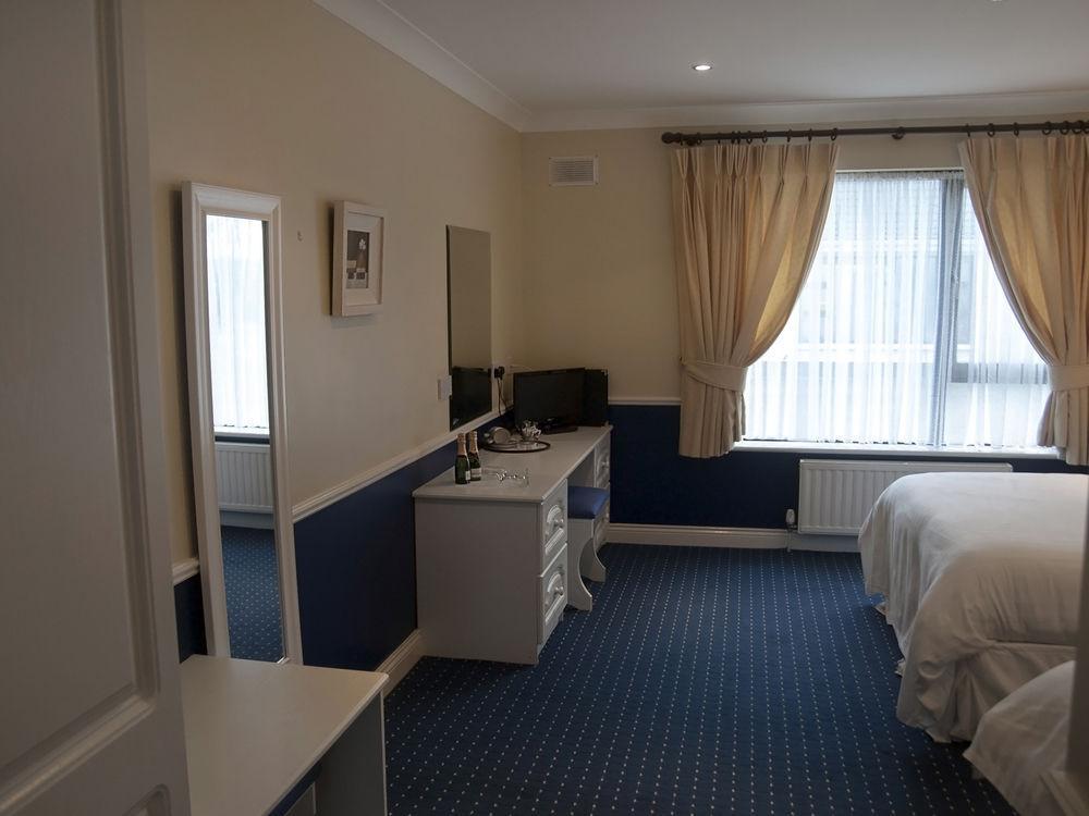 Hillview House Hotel Lusk Екстериор снимка