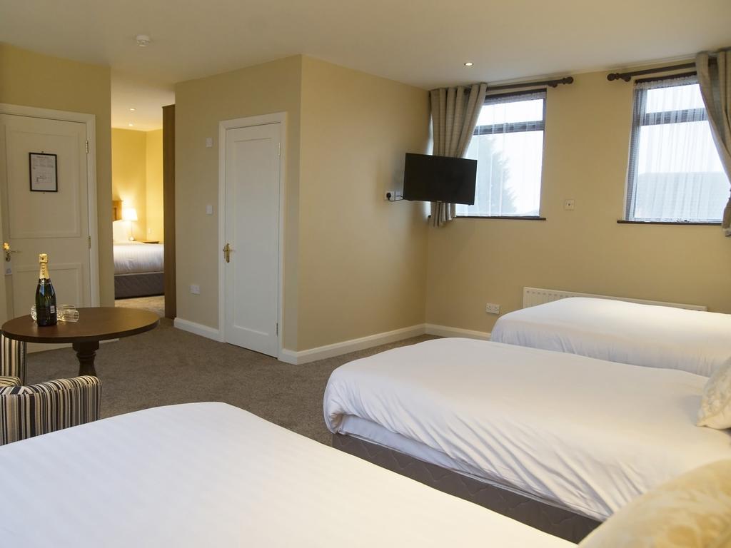 Hillview House Hotel Lusk Екстериор снимка
