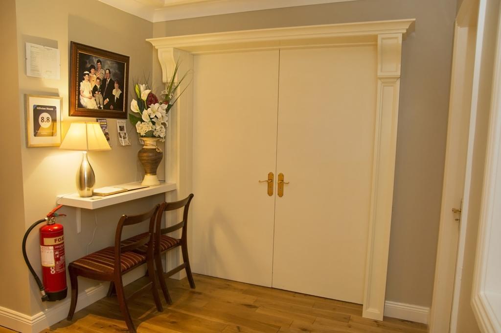 Hillview House Hotel Lusk Екстериор снимка