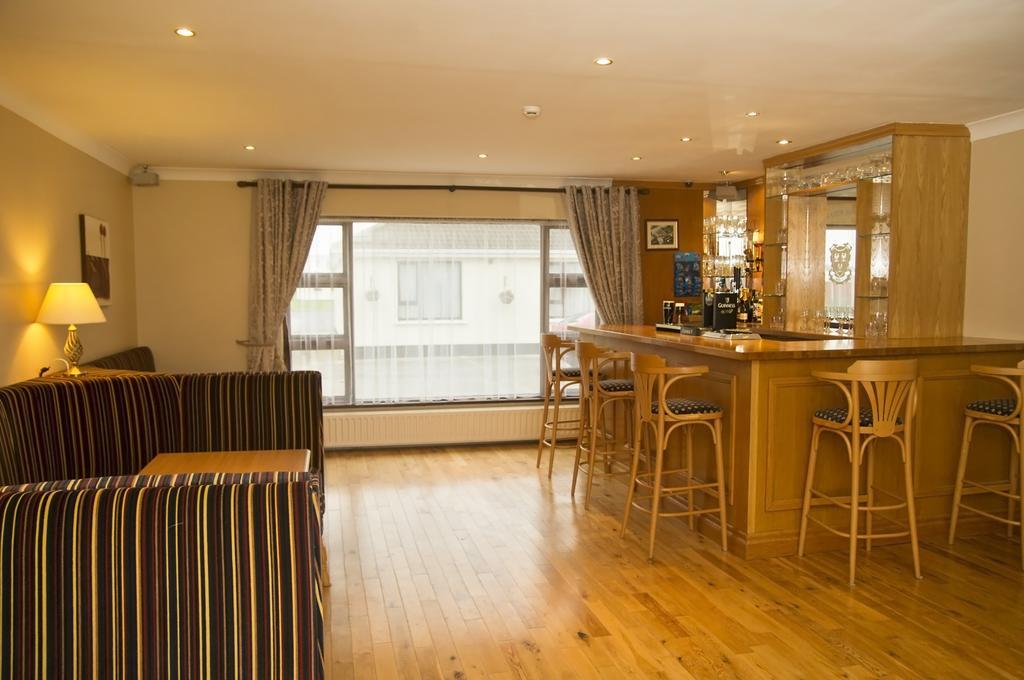 Hillview House Hotel Lusk Екстериор снимка