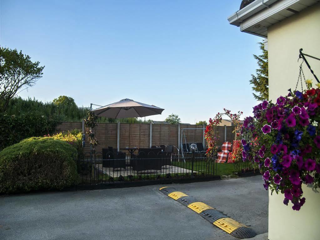 Hillview House Hotel Lusk Екстериор снимка