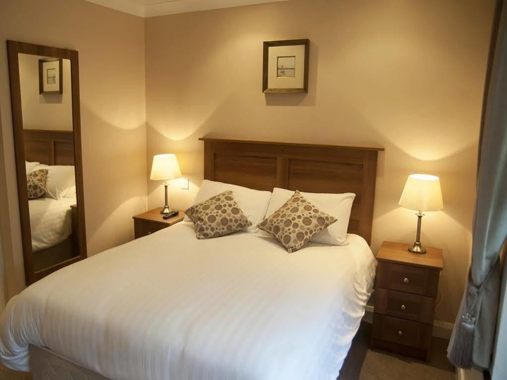 Hillview House Hotel Lusk Екстериор снимка