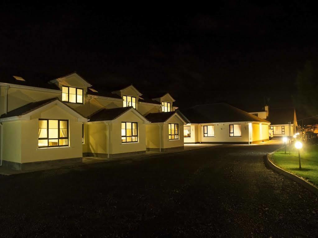 Hillview House Hotel Lusk Екстериор снимка